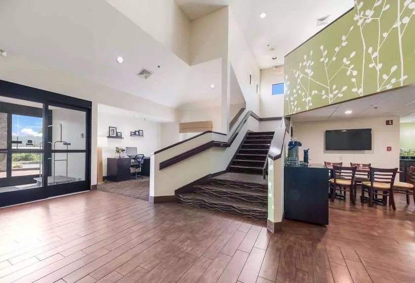 בית מלון כפרי Rodeway Inn