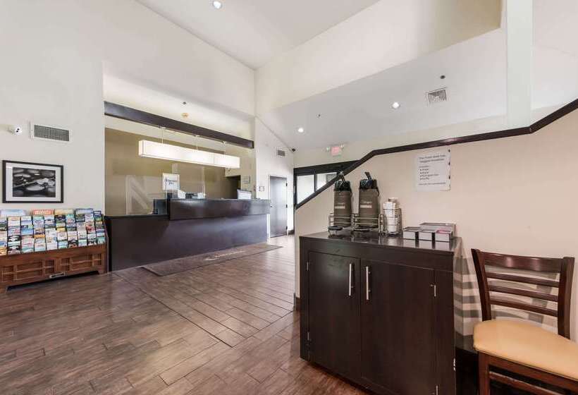 فندق Rodeway Inn