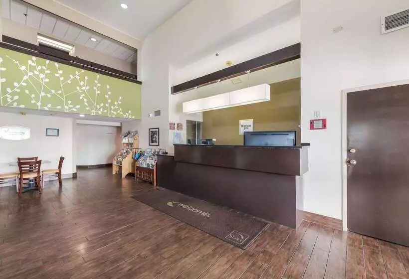 בית מלון כפרי Rodeway Inn