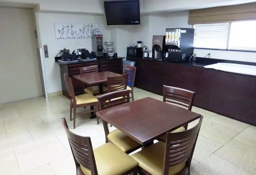 בית מלון כפרי Sleep Inn New Orleans Airport