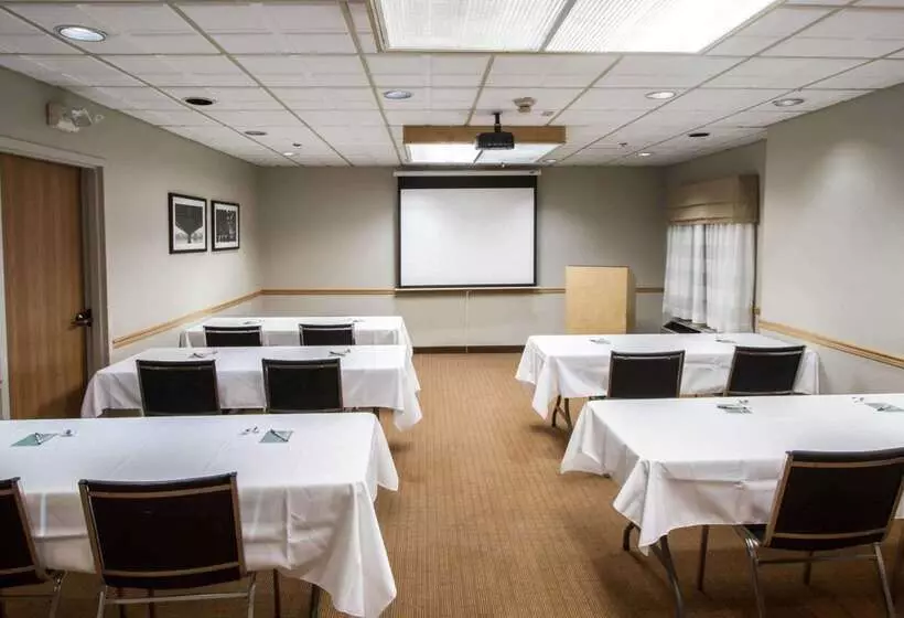 هتل Sleep Inn & Suites Buffalo Airport