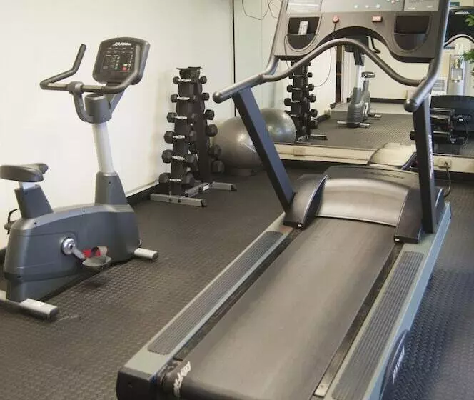 هتل Sleep Inn & Suites Buffalo Airport