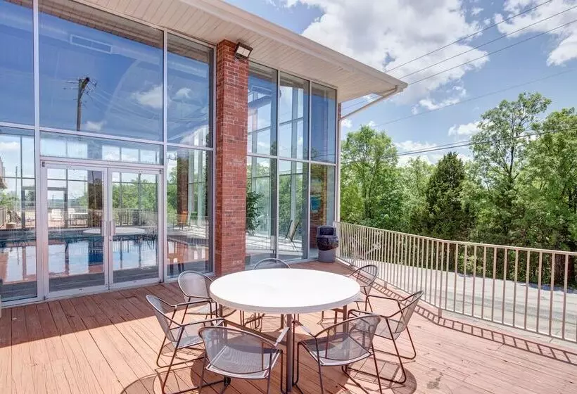 Hotelli Howard Johnson By Wyndham Branson Theatre District