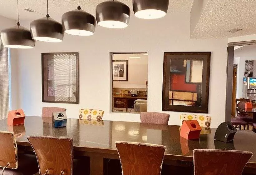 Hotelli Howard Johnson By Wyndham Branson Theatre District