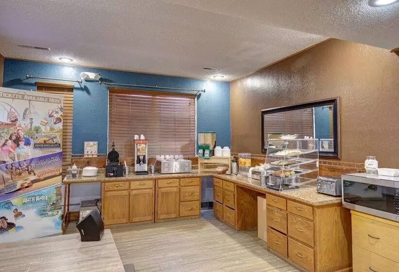 Hotelli Howard Johnson By Wyndham Branson Theatre District