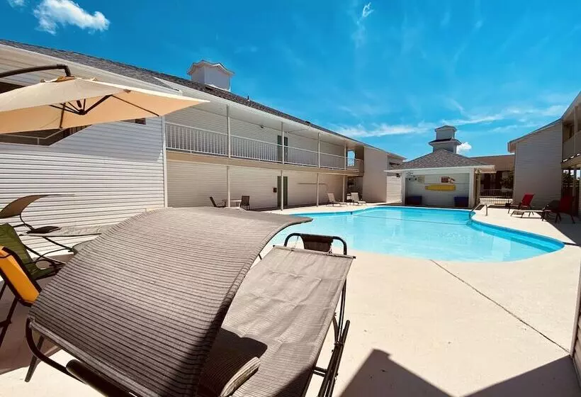 Hotelli Howard Johnson By Wyndham Branson Theatre District