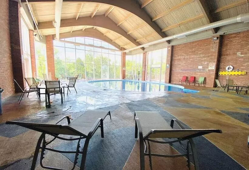 Hotelli Howard Johnson By Wyndham Branson Theatre District