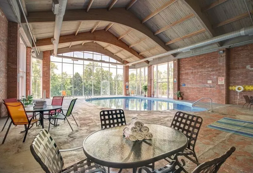 Hotelli Howard Johnson By Wyndham Branson Theatre District