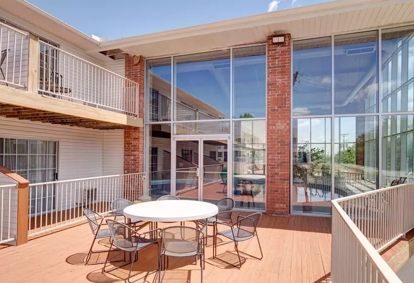 Hotelli Howard Johnson By Wyndham Branson Theatre District