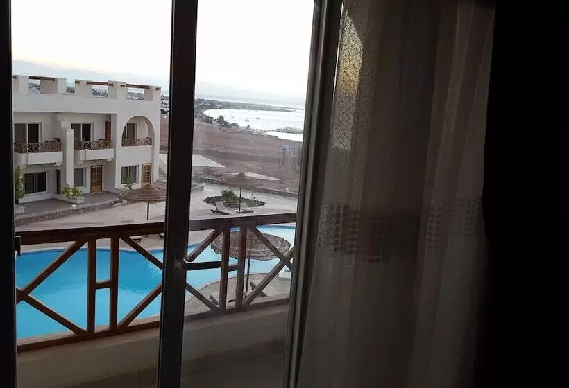 Half Moon   Sunny Dahab