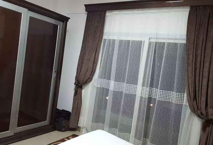 Half Moon   Sunny Dahab