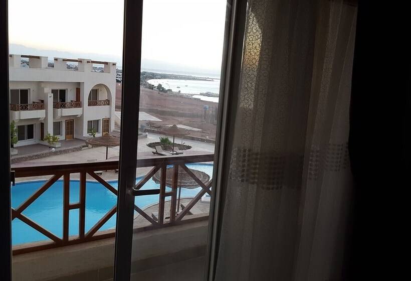 Half Moon   Sunny Dahab