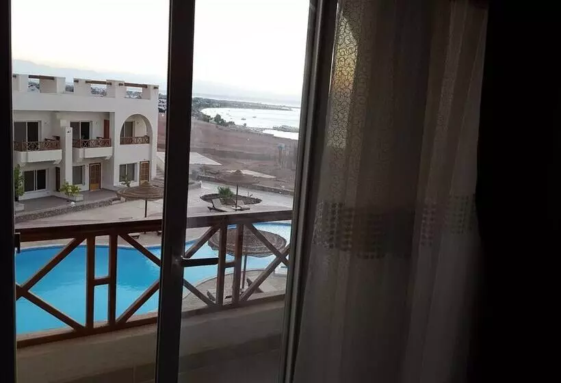 Half Moon   Sunny Dahab