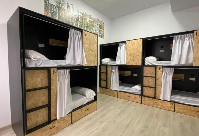 Planeta Cadiz Hostel