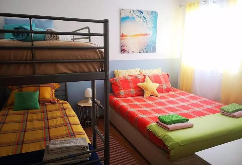 هاستل Caparica Surf Villa