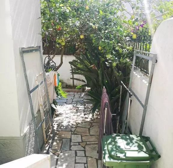 هاستل Caparica Surf Villa