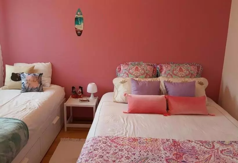 هاستل Caparica Surf Villa