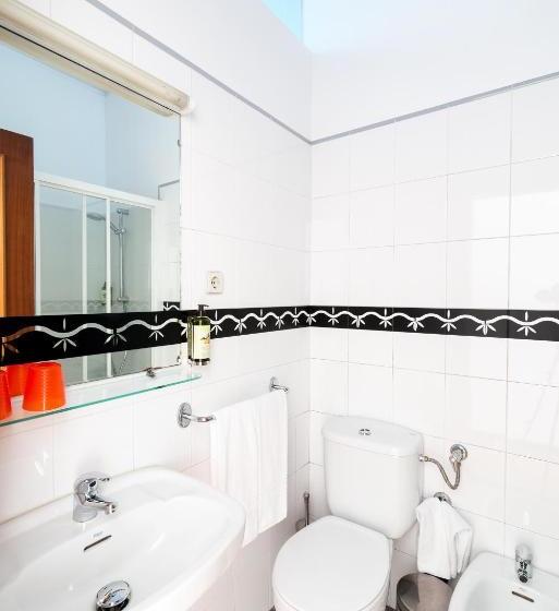 مسافرخانه Pensao O Laranjeira