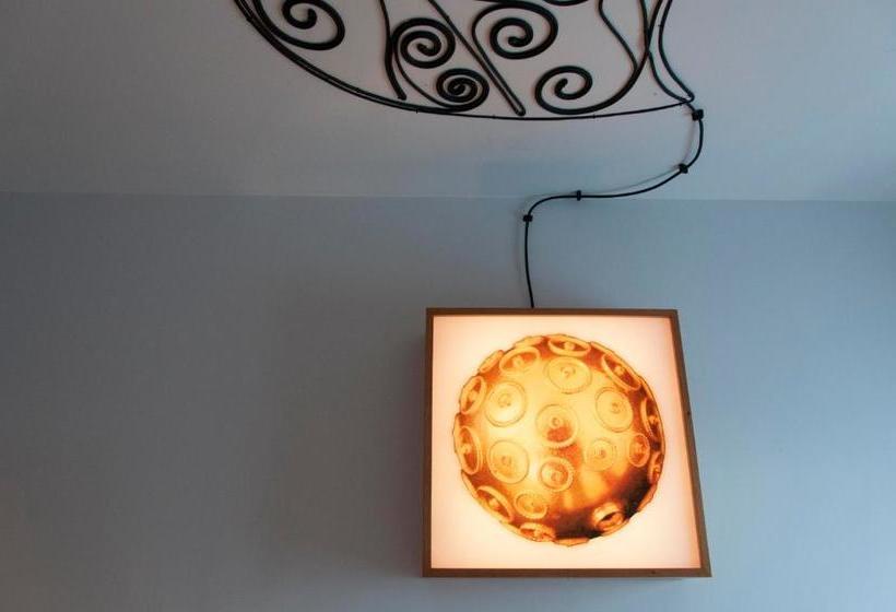 مسافرخانه Pensao O Laranjeira