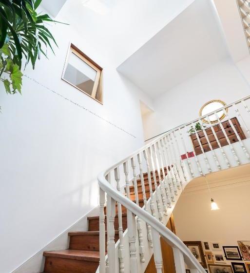 مسافرخانه Pensao O Laranjeira