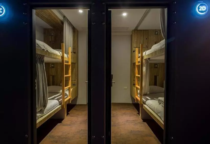 هتل Just Walk Backpacker Hostel
