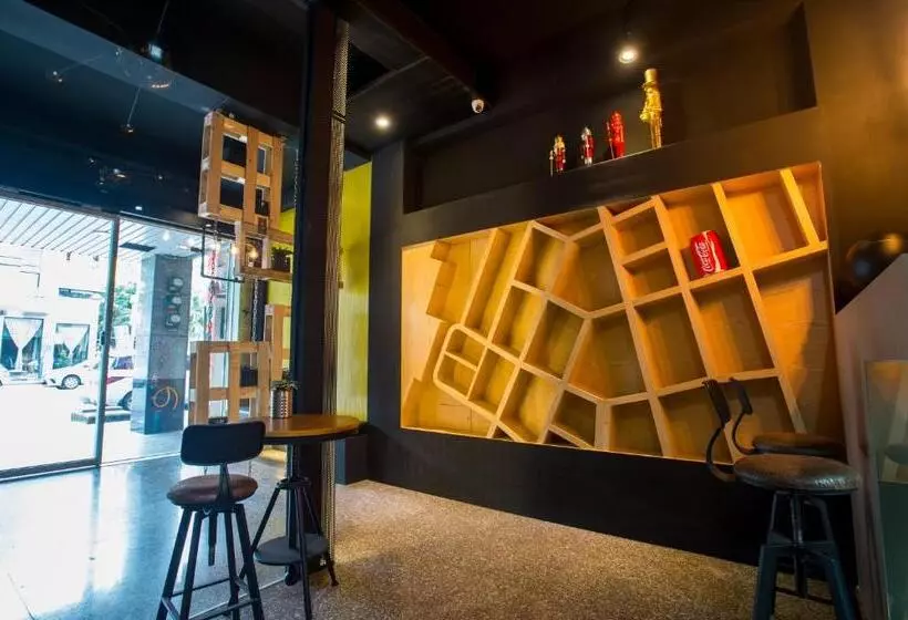 هتل Just Walk Backpacker Hostel