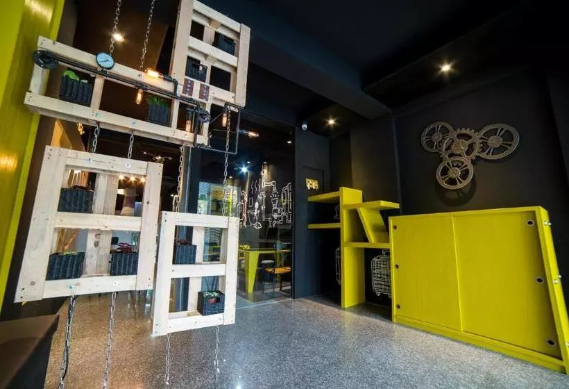 هتل Just Walk Backpacker Hostel