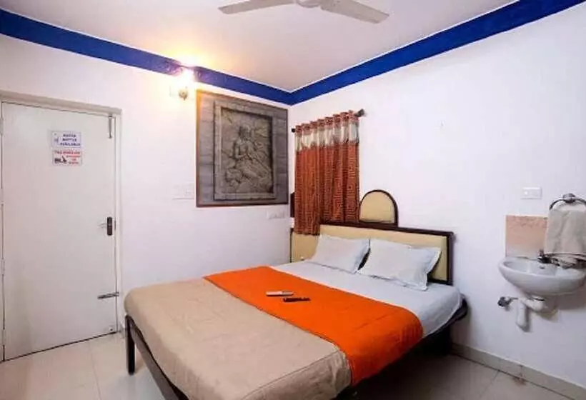 هتل Sachin Sea View Residency