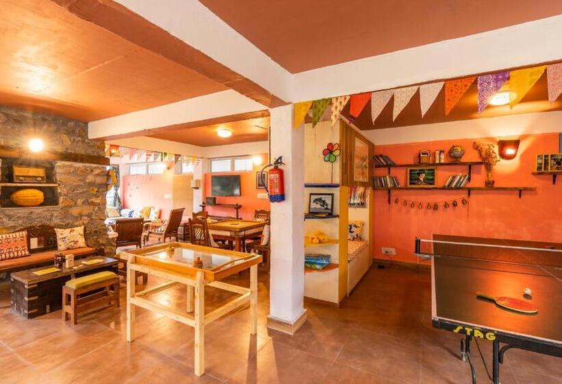 هاستل Zostel Plus Mussoorie  Kempty