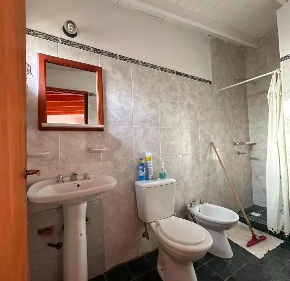 تختخواب و صبحانه El Roble