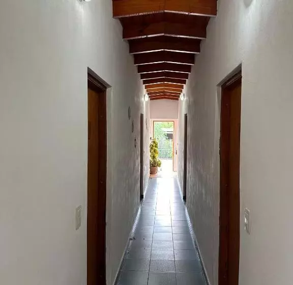 تختخواب و صبحانه El Roble