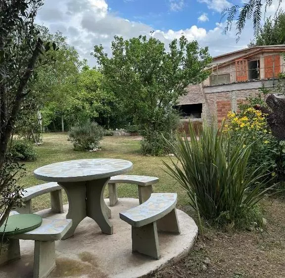 تختخواب و صبحانه El Roble