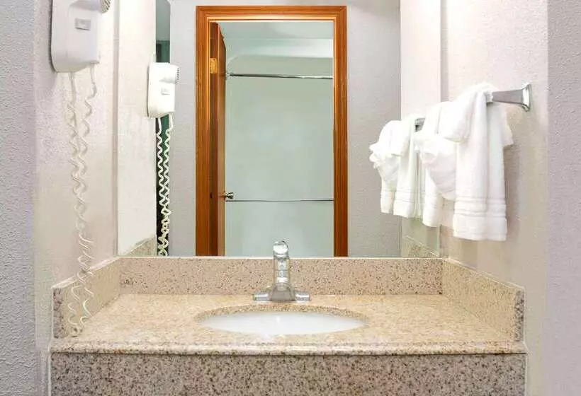 Hotelli Super 8 By Wyndham Denver Stapleton