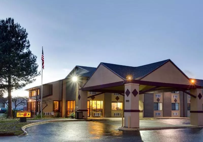 Hotelli Super 8 By Wyndham Denver Stapleton