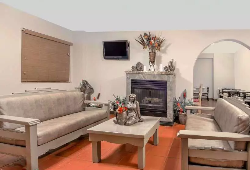 Отель Super 8 By Wyndham Taos