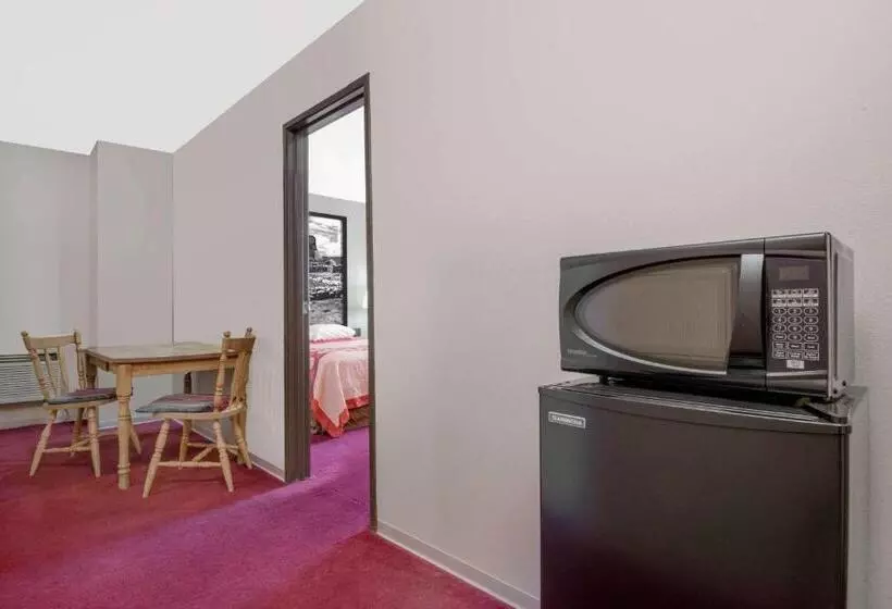 Отель Super 8 By Wyndham Taos