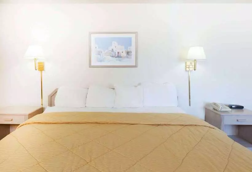 هتل Super 8 By Wyndham Yuma