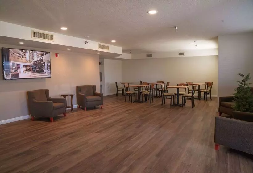 هتل Super 8 By Wyndham Yuma