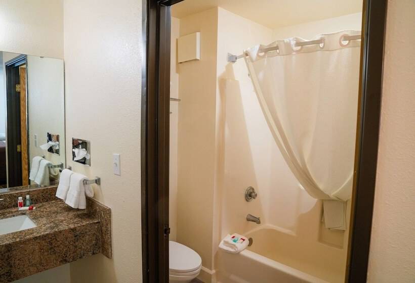 Отель Super 8 By Wyndham Yuma