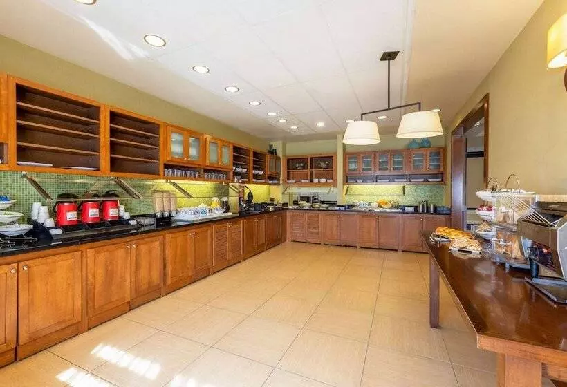 酒店 Wyndham Garden Kansas City Airport