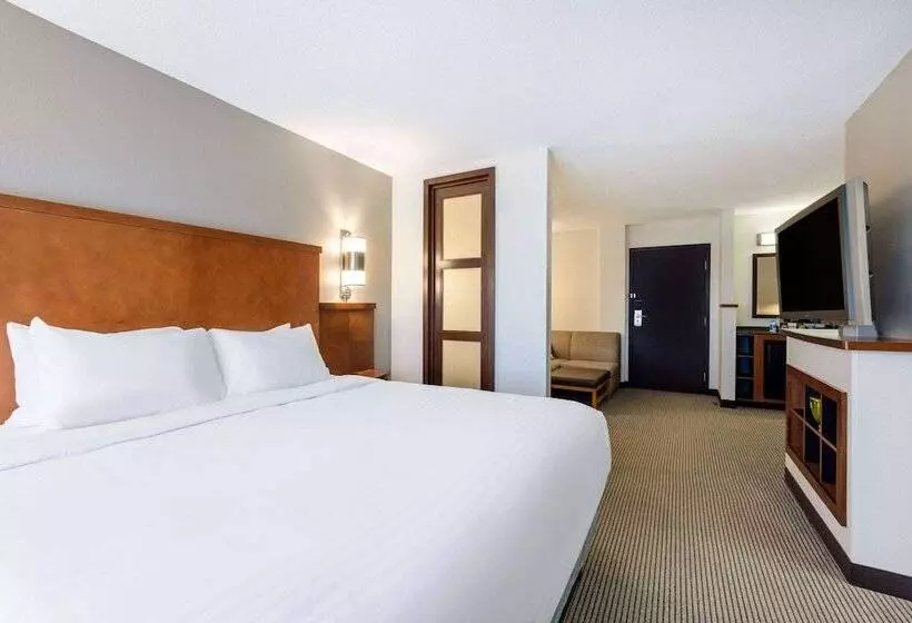 酒店 Wyndham Garden Kansas City Airport