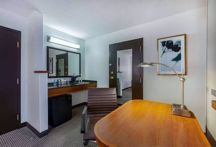 酒店 Wyndham Garden Kansas City Airport