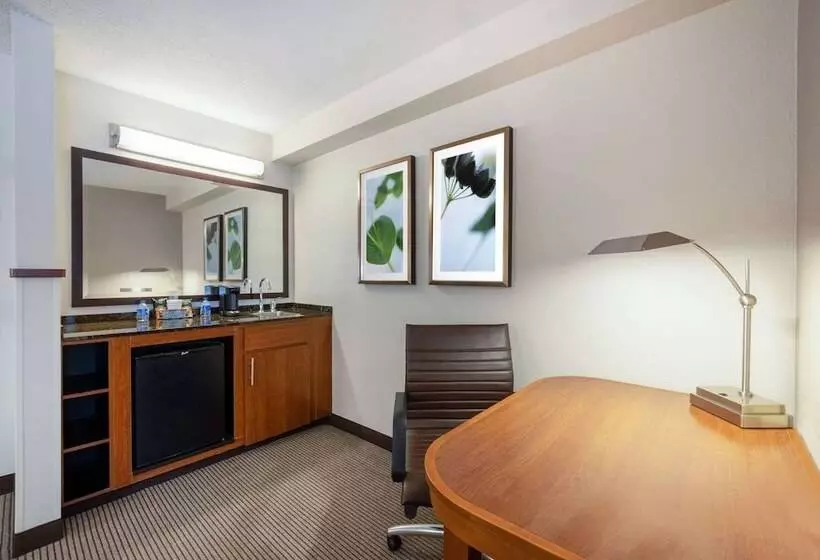 酒店 Wyndham Garden Kansas City Airport