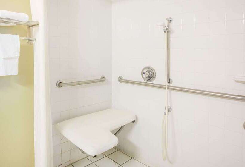 مُتل Super 8 By Wyndham Beckley