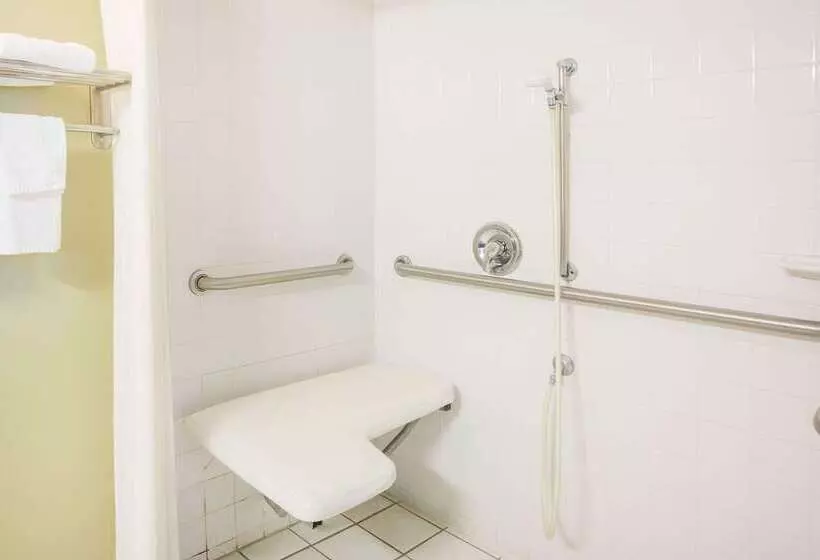 مُتل Super 8 By Wyndham Beckley