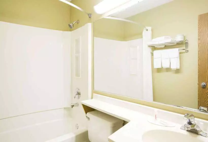 مُتل Super 8 By Wyndham Beckley