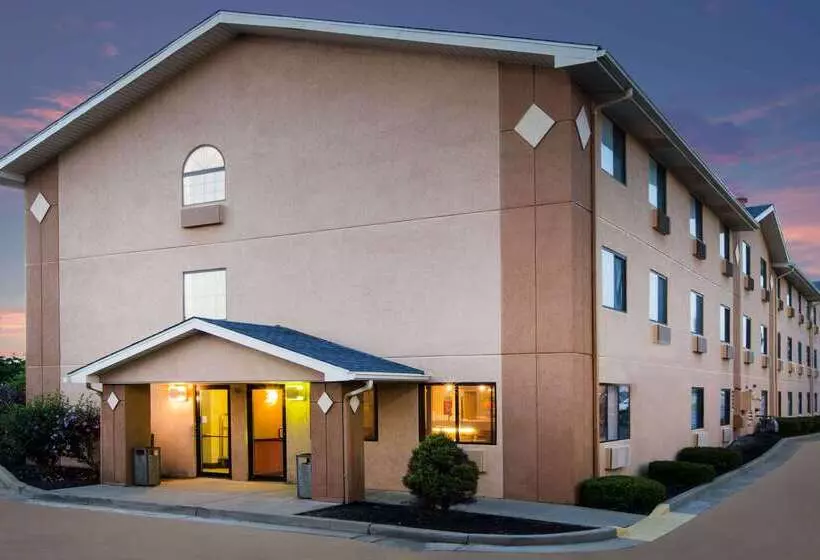 مُتل Super 8 By Wyndham Beckley