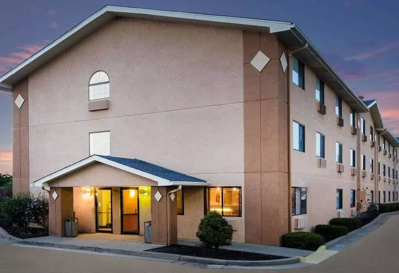 مُتل Super 8 By Wyndham Beckley