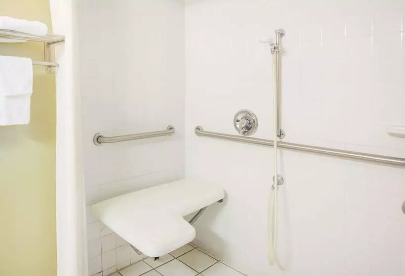 مُتل Super 8 By Wyndham Beckley