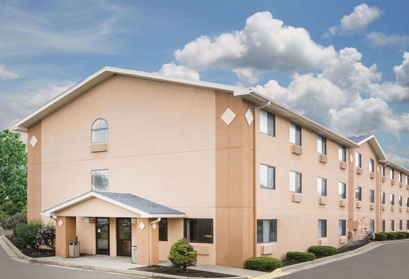 مُتل Super 8 By Wyndham Beckley